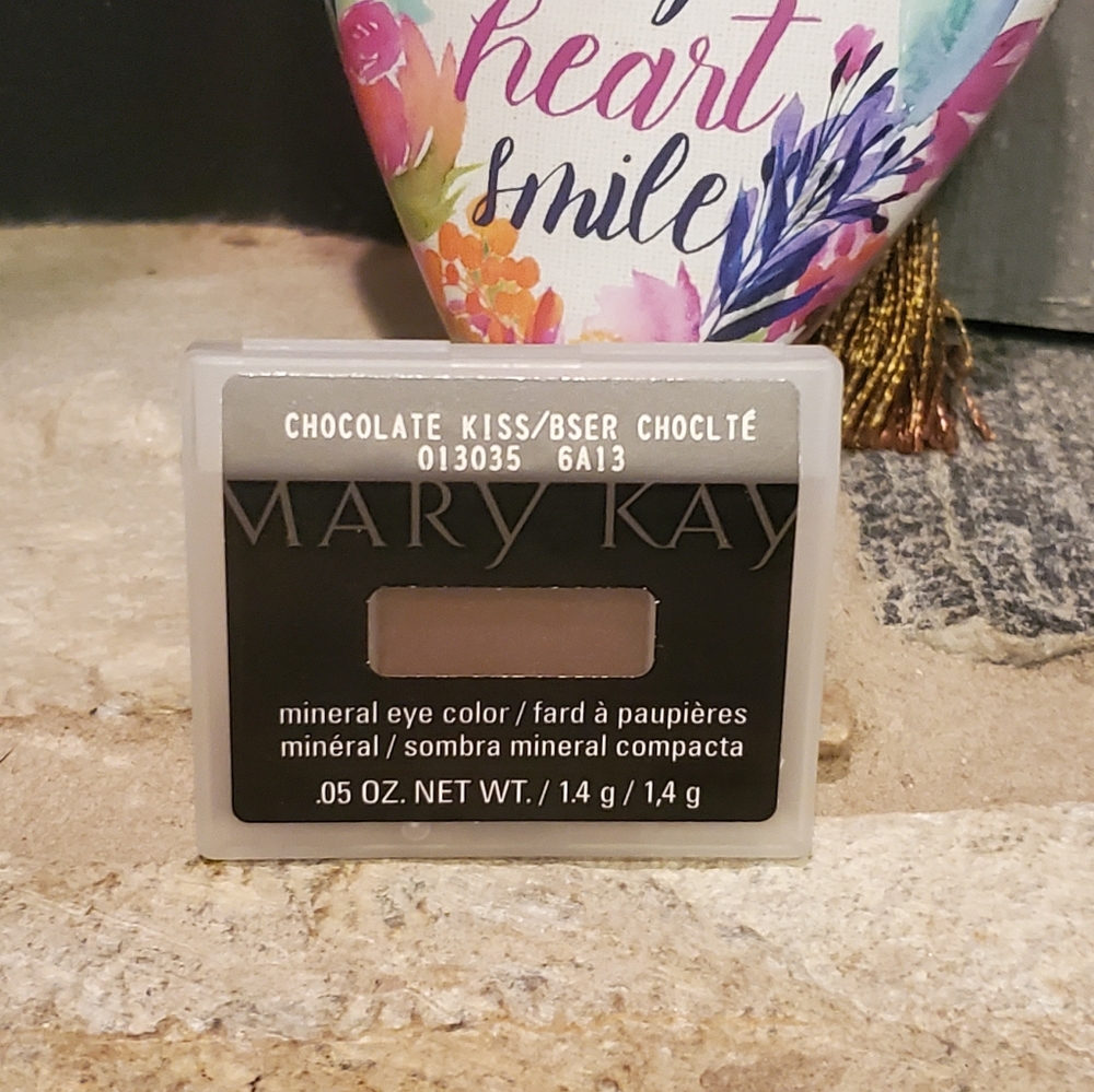 *NEW* Mary Kay Mineral Eye Color - Chocolate Kiss